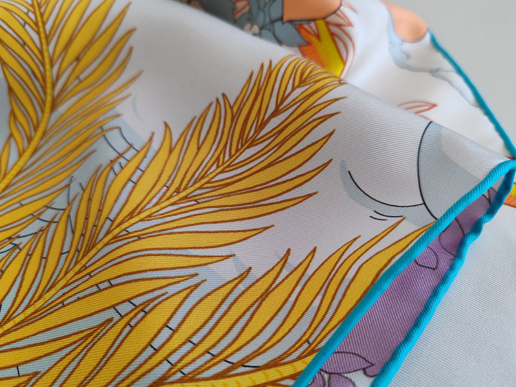 Reversible Dual-Color 19MM 100% Mulberry Silk Twill Scarf -Double-Faced Floral Print Hand-Rolled Hem